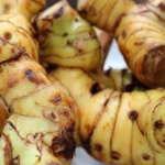 Củ riềng: Gia vị giúp bảo vệ hệ tiêu hóa khi ăn đồ sống, lạnh