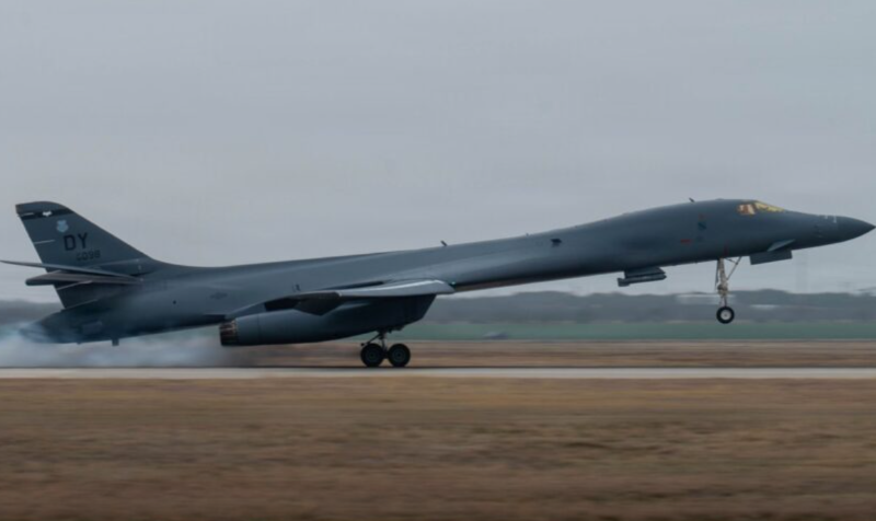 Mỹ tập kết hơn nửa số oanh tạc cơ B-1 tới Anh để tấn công Iran- Ảnh 2.