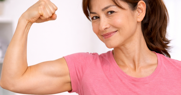 Chuỗi bài tập đứng 6 phút giúp tăng cơ bắp tay sau tuổi 50