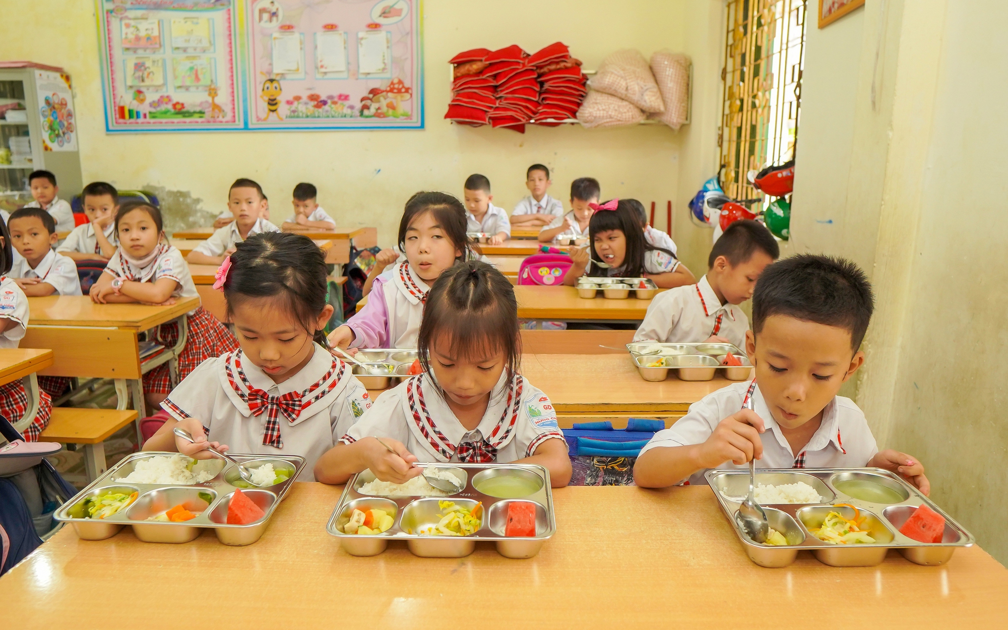 Xây dựng cơ chế giám sát để bữa ăn học đường không bị cắt xén- Ảnh 3.