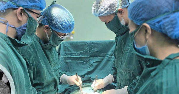 Cấp cứu kịp thời ca rau bong non, mẹ tròn con vuông