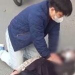 Video bác sĩ Bệnh viện Thận Hà Nội ép tim ngoài lồng ngực cứu thanh niên ngừng tim trên phố