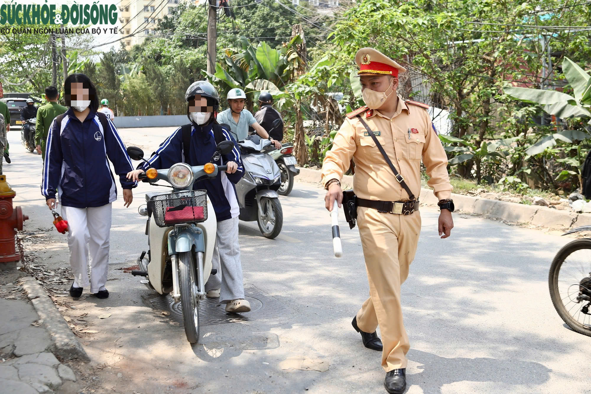 Hà Nội: Kiểm tra xe chở học sinh, tài xế được test nồng độ cồn, ma túy- Ảnh 3.