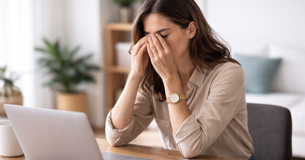 Mỏi mắt do dùng màn hình nhiều cần bổ sung vitamin nào?