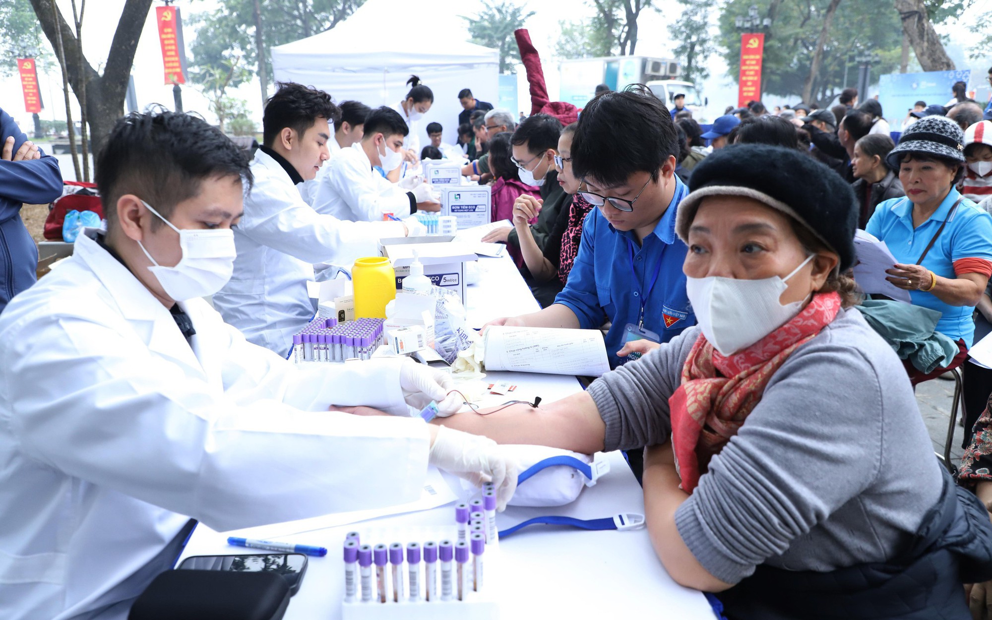 Chủ động kiểm tra, giám sát để thực hiện chính sách với người cao tuổi thêm hiệu quả - Ảnh 7.