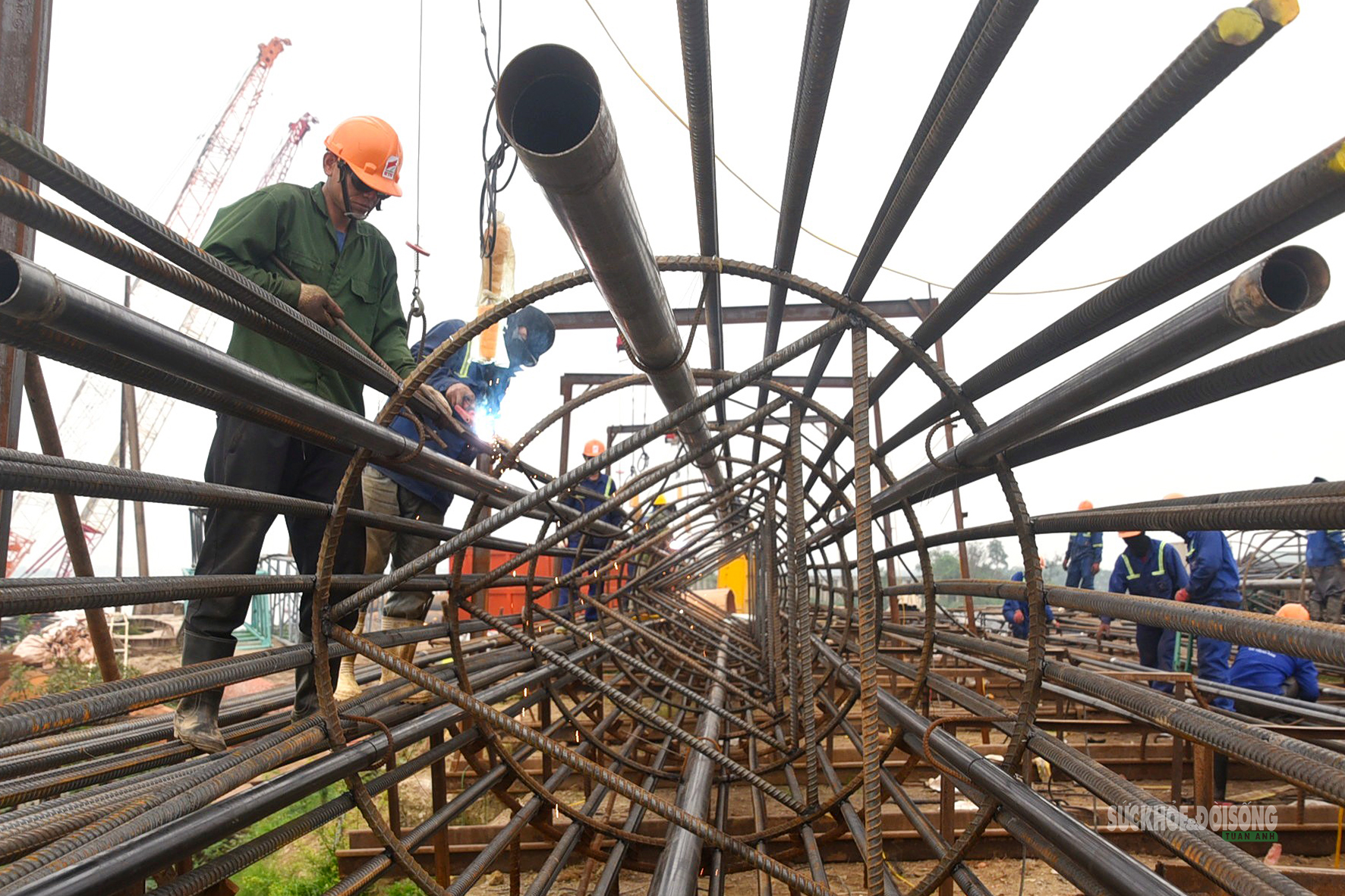 Đại công trường cầu Thượng Cát tăng tốc, quyết cán mốc trước mùa lũ- Ảnh 9.