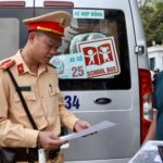 Hà Nội: Kiểm tra xe chở học sinh, tài xế được test nồng độ cồn, ma túy