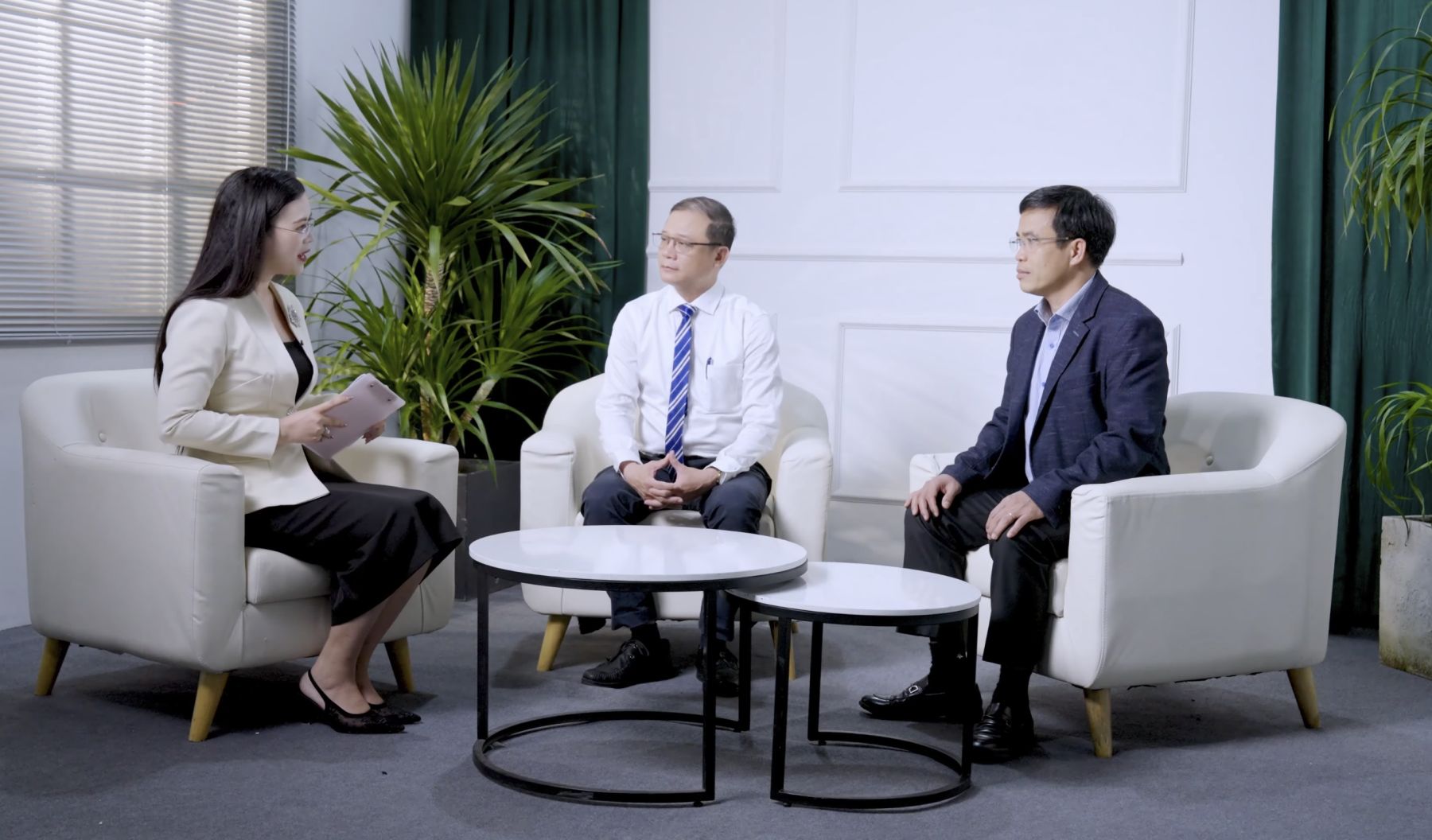 Sốt xuất huyết Dengue tại miền Trung - Tây Nguyên: Không chỉ mùa mưa, không chừa độ tuổi- Ảnh 2.