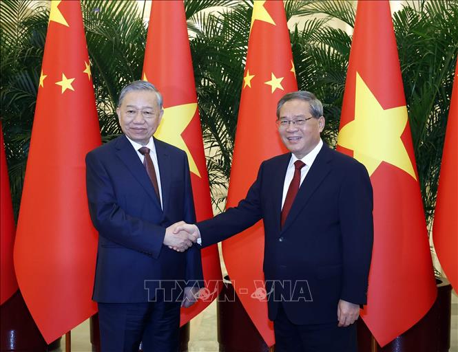 Tổng Bí thư, Chủ tịch nước Tô Lâm hội kiến Thủ tướng Trung Quốc Lý Cường - Ảnh 2.