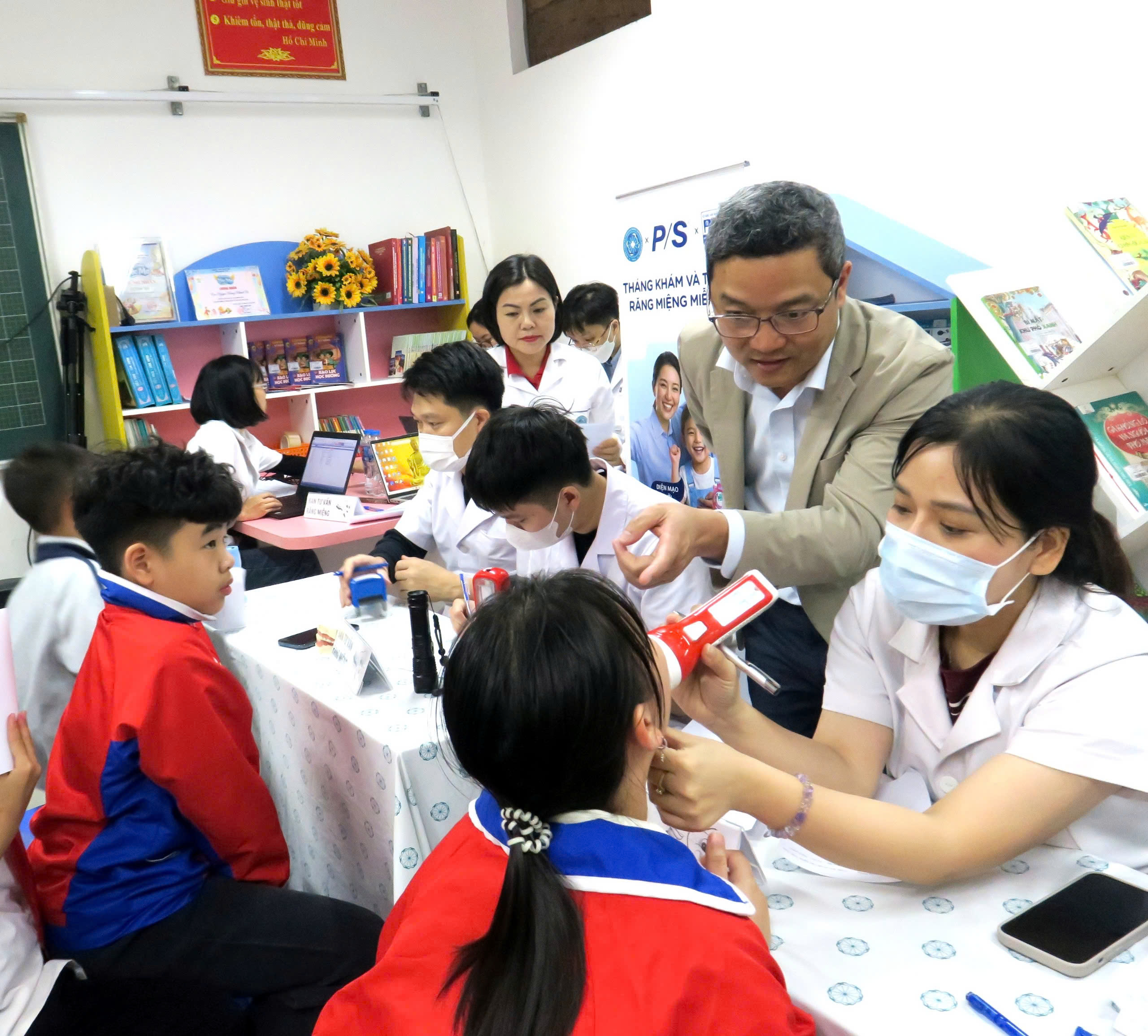 Tỷ lệ sâu răng ở trẻ em Việt Nam chạm mức 90%: Bác sĩ nha khoa khuyên gì?- Ảnh 2.