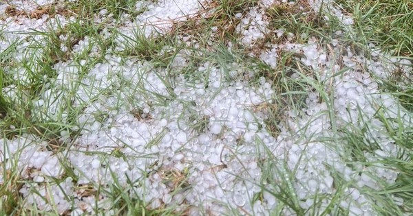 Mưa đá, lốc xoáy gây thiệt hại ở Quảng Ngãi