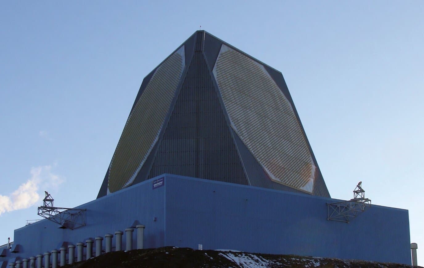 Iran phá hủy radar đắt nhất thế giới của Mỹ- Ảnh 1.