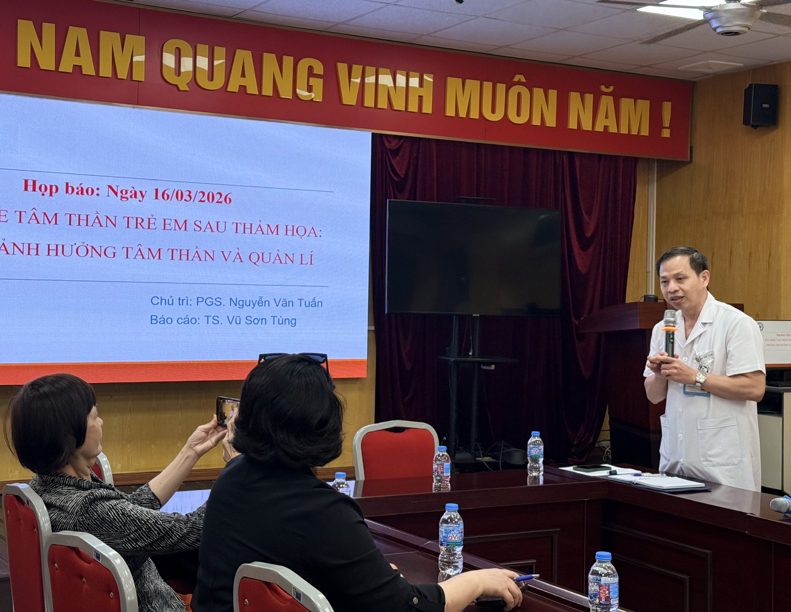 Chuyên gia chỉ rõ những dấu hiệu trẻ bị sang chấn tâm lý, cha mẹ cần biết- Ảnh 1.