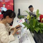 Nguy cơ bị khóa sim từ 15/4: Người dân Hà Nội vội vàng đi xác thực thuê bao