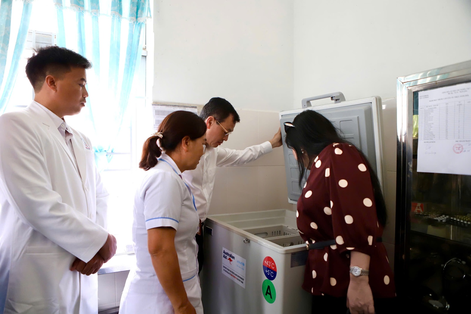 Đoàn công tác Bộ Y tế thăm, tặng quà cơ sở y tế và trẻ em có hoàn cảnh khó khăn ở Đắk Lắk- Ảnh 2.