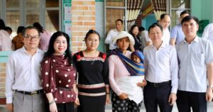 Đoàn công tác Bộ Y tế thăm, tặng quà cơ sở y tế và trẻ em có hoàn cảnh khó khăn ở Đắk Lắk