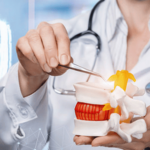 Giảm đau do thoát vị đĩa đệm ở người cao tuổi dùng thuốc như thế nào?