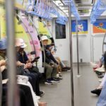 Giá xăng tăng, người dân TPHCM chuyển sang tàu điện, xe buýt