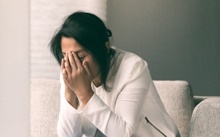 Phụ nữ tiền mãn kinh, mãn kinh nên hạn chế những thực phẩm nào?- Ảnh 1.