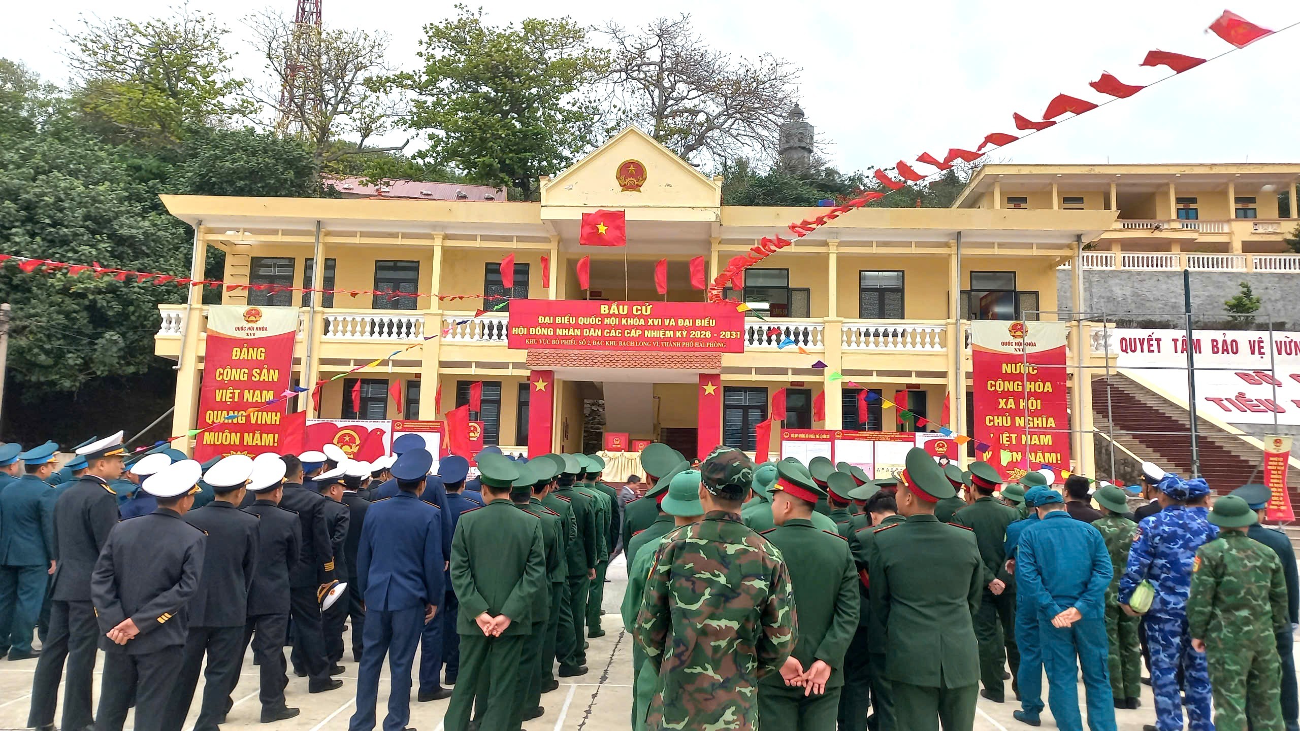 Hình ảnh cử tri đặc khu Bạch Long Vĩ đi bầu cử sớm một ngày- Ảnh 3.