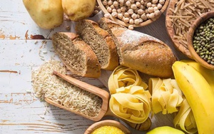 Có nên ăn tinh bột vào buổi tối khi đang giảm cân?- Ảnh 2. Có nên cắt hoàn toàn tinh bột để giữ dáng ở tuổi tiền mãn kinh?
