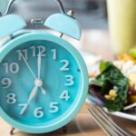 Nhịn ăn gián đoạn có phù hợp với phụ nữ tiền mãn kinh?