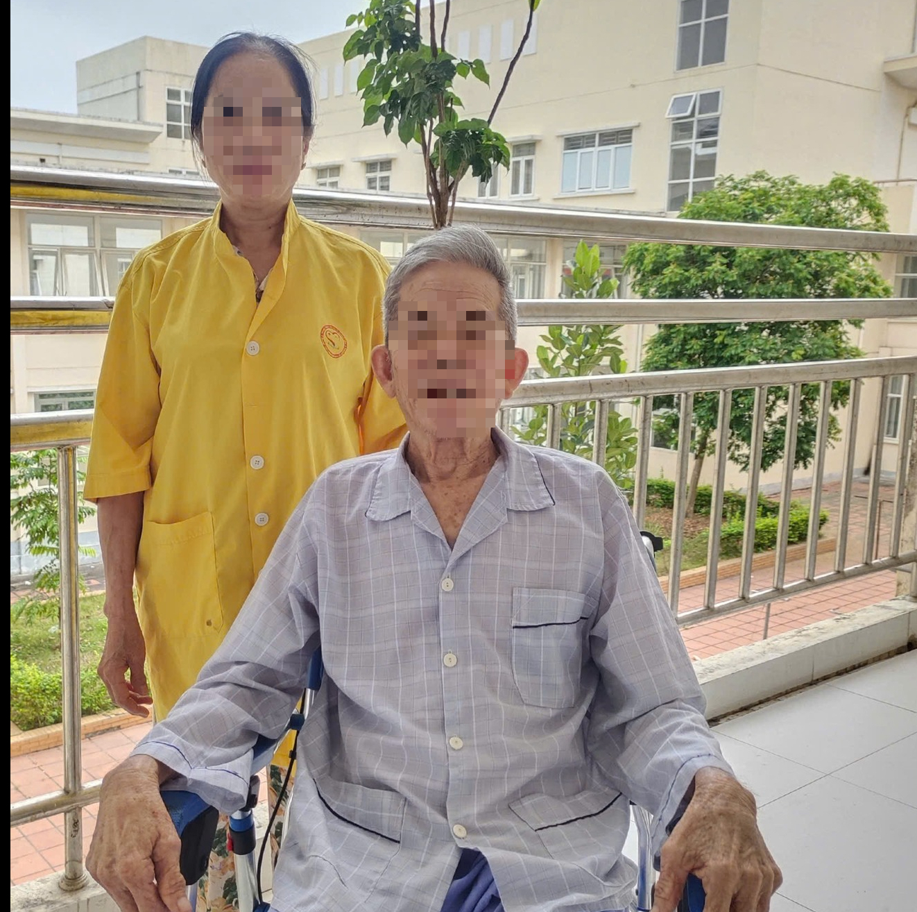 Thay khớp háng bán phần, cụ ông thoát đau và phục hồi nhanh- Ảnh 2. Thay khớp háng bán phần, cụ ông thoát đau và phục hồi nhanh- Ảnh 2.