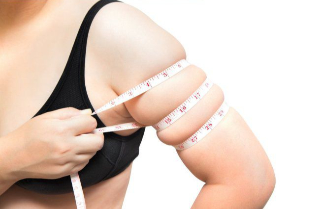 3 bài tập giảm mỡ thừa ở bắp tay có thể thực hiện mọi lúc mọi nơi - Ảnh 1. 3 bài tập giảm mỡ thừa ở bắp tay có thể thực hiện mọi lúc mọi nơi - Ảnh 1.