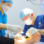 Bác sĩ hơn 70 tuổi vẫn bền bỉ với vết thương khó lành