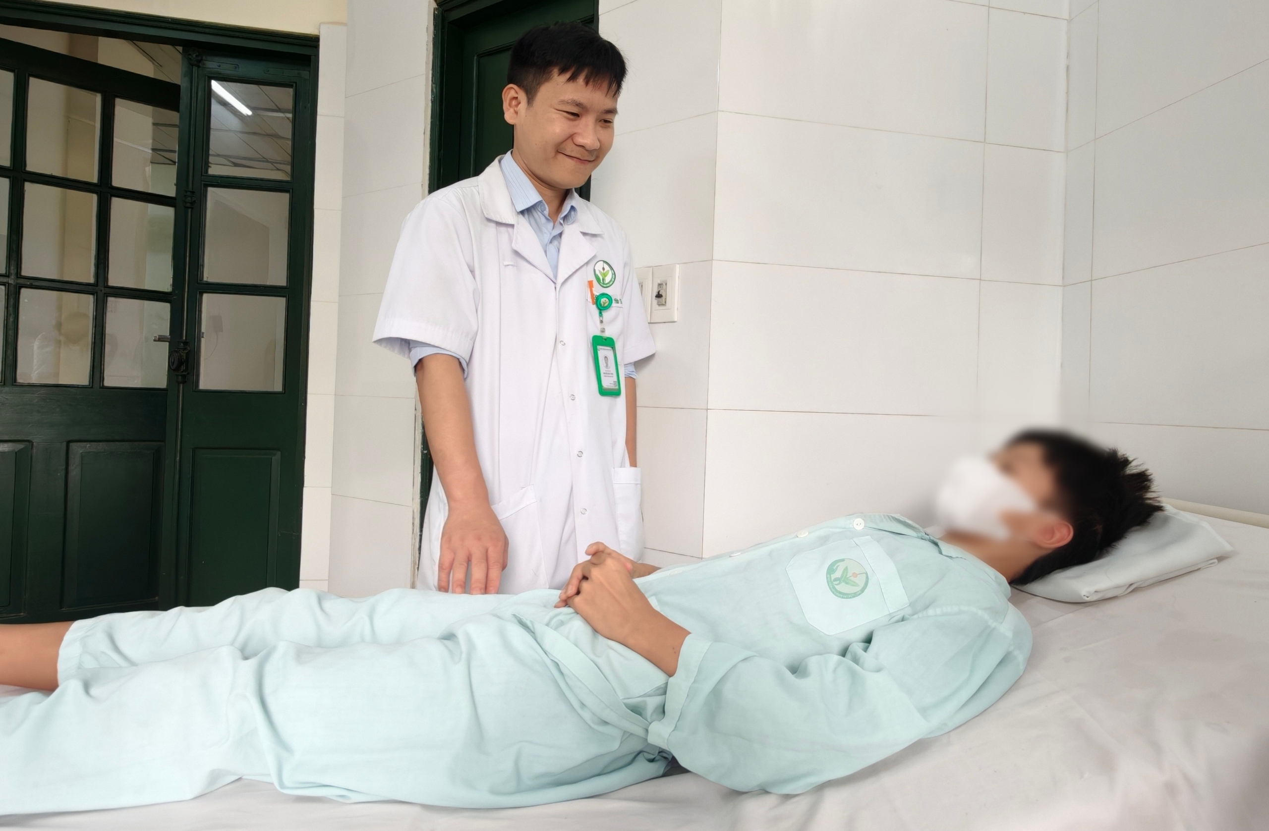 Thiếu niên 14 tuổi nhập viện cấp cứu với chiếc chìa khoá... cắm vào đầu- Ảnh 3. Thiếu niên 14 tuổi nhập viện cấp cứu với chiếc chìa khoá... cắm vào đầu- Ảnh 3.