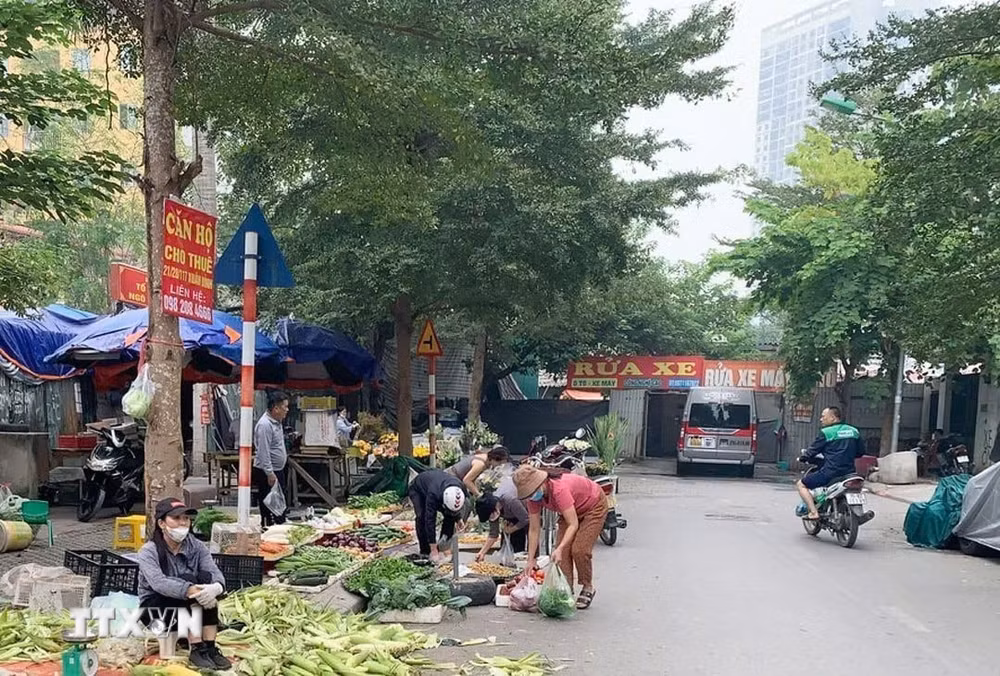 Hà Nội dự kiến xây mới, xây lại 108 chợ, giải tỏa tất cả các 'chợ cóc'- Ảnh 2. Hà Nội dự kiến xây mới, xây lại 108 chợ, giải tỏa tất cả các 'chợ cóc'- Ảnh 2.