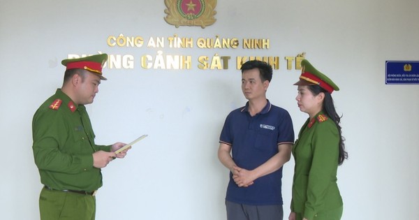 Bắt khẩn cấp 2 mẹ con sản xuất gần 1.000 lít ‘dấm nếp ủ men từ gạo’ bằng hóa chất