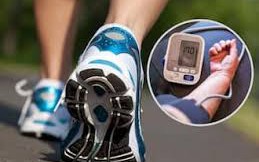 Nên đi bộ vào lúc nào trong ngày để kiểm soát huyết áp tốt hơn?