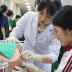 Hơn 3.000 học sinh, phụ huynh tham gia ngày hội tư vấn tuyển sinh y dược