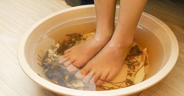 Vì sao nhiều người ngâm chân mỗi tối nhưng vẫn mất ngủ?