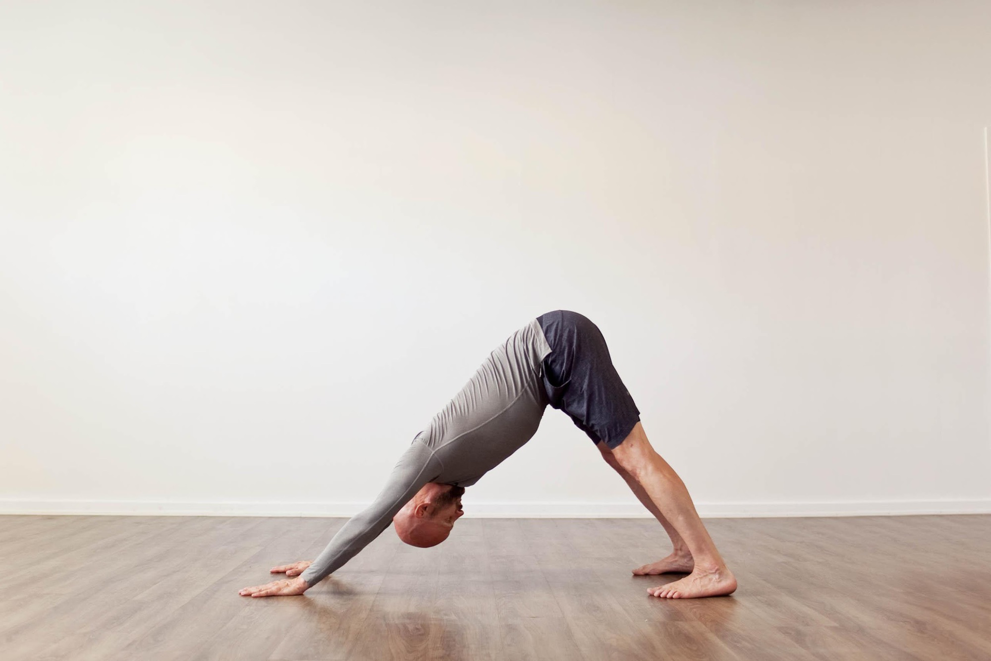 6 tư thế Yoga xóa tan mệt mỏi buổi sáng- Ảnh 3.