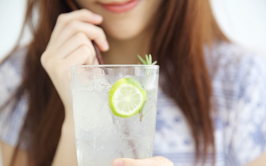 Thời điểm tốt nhất uống nước chanh giúp tiêu hóa và bù nước- Ảnh 2. Uống nước chanh có thể làm 'sạch' gan không?