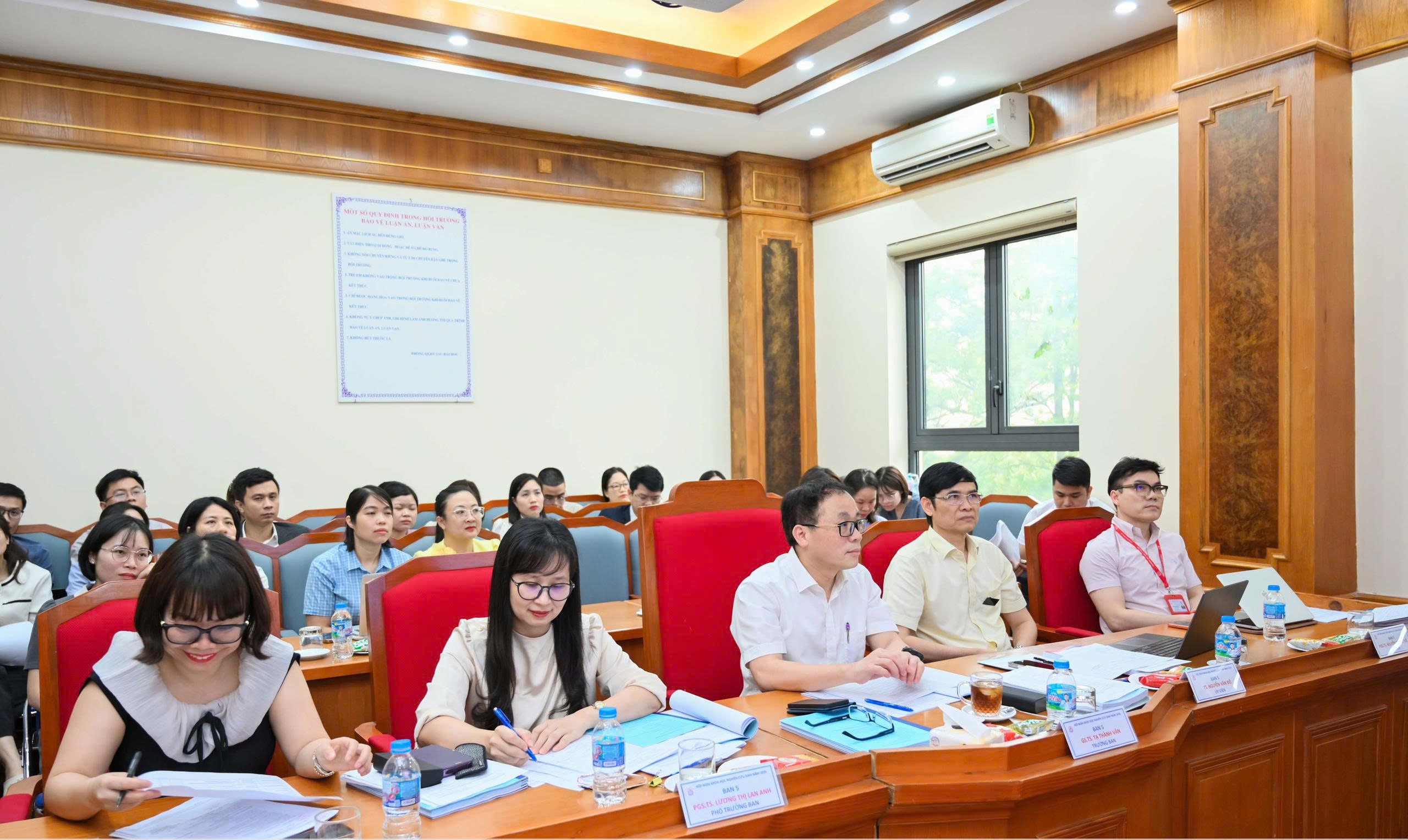 Trường Đại học Y Hà Nội hướng tới mục tiêu 1.000 nghiên cứu sinh gắn với chuẩn mực công bố quốc tế- Ảnh 4. Trường Đại học Y Hà Nội hướng tới mục tiêu 1.000 nghiên cứu sinh gắn với chuẩn mực công bố quốc tế- Ảnh 4.