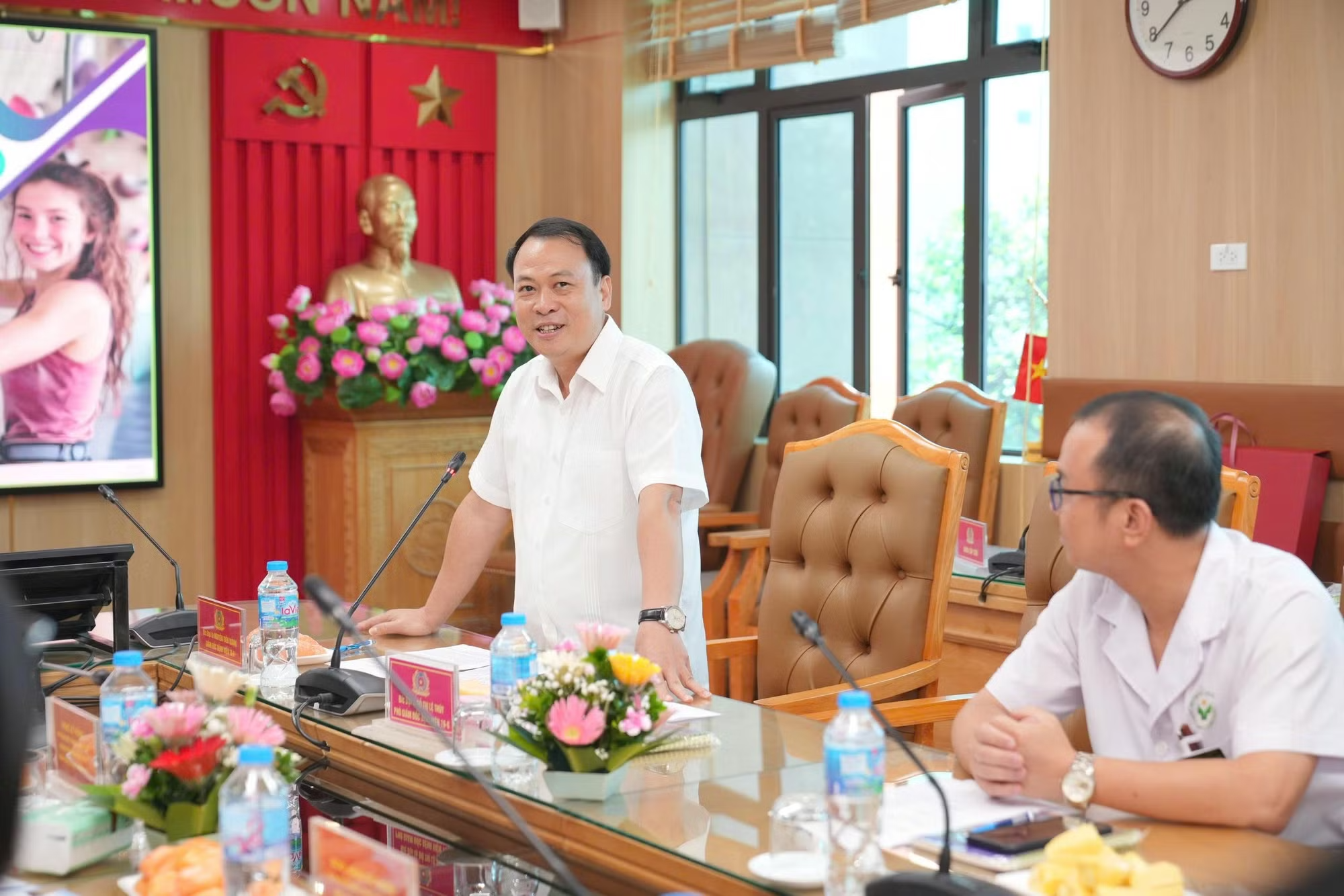 Người mắc bệnh vảy nến đối mặt áp lực tâm lý kéo dài nhiều năm- Ảnh 2.