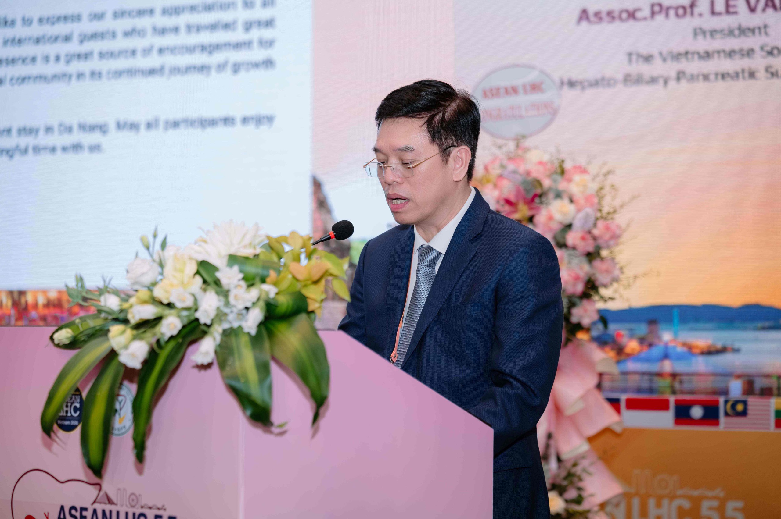 Giải pháp phẫu thuật lấy gan từ người hiến sống do chuyên gia Vinmec chia sẻ gây ấn tượng mạnh tại hội nghị quốc tế- Ảnh 2. Giải pháp phẫu thuật lấy gan từ người hiến sống do chuyên gia Vinmec chia sẻ gây ấn tượng mạnh tại hội nghị quốc tế- Ảnh 2.
