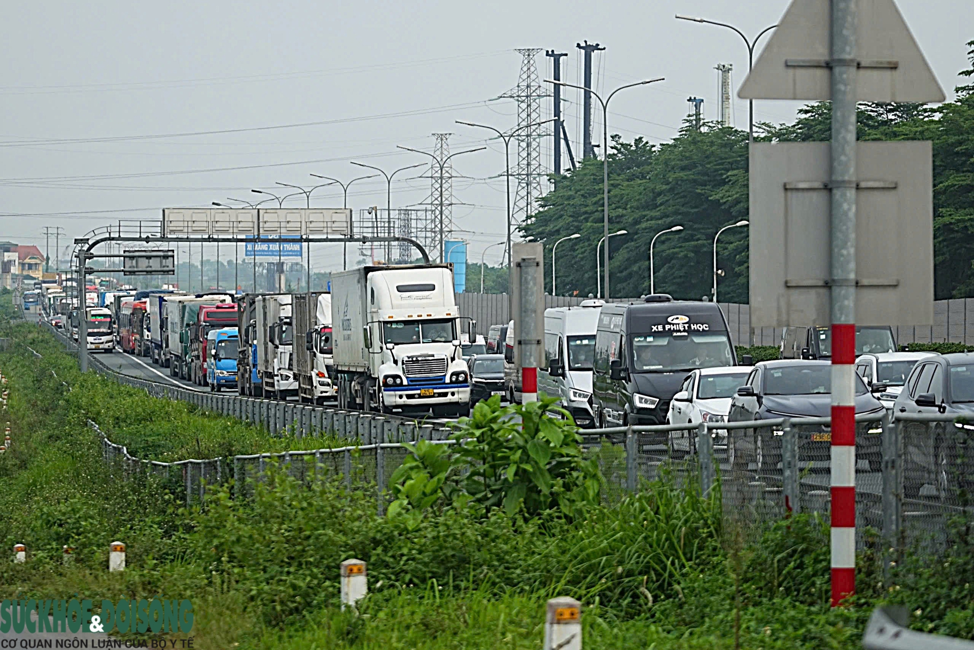 Kết thúc nghỉ lễ Giỗ Tổ Hùng Vương, cửa ngõ Hà Nội ken đặc phương tiện- Ảnh 5. Kết thúc nghỉ lễ Giỗ Tổ Hùng Vương, cửa ngõ Hà Nội ken đặc phương tiện- Ảnh 5.