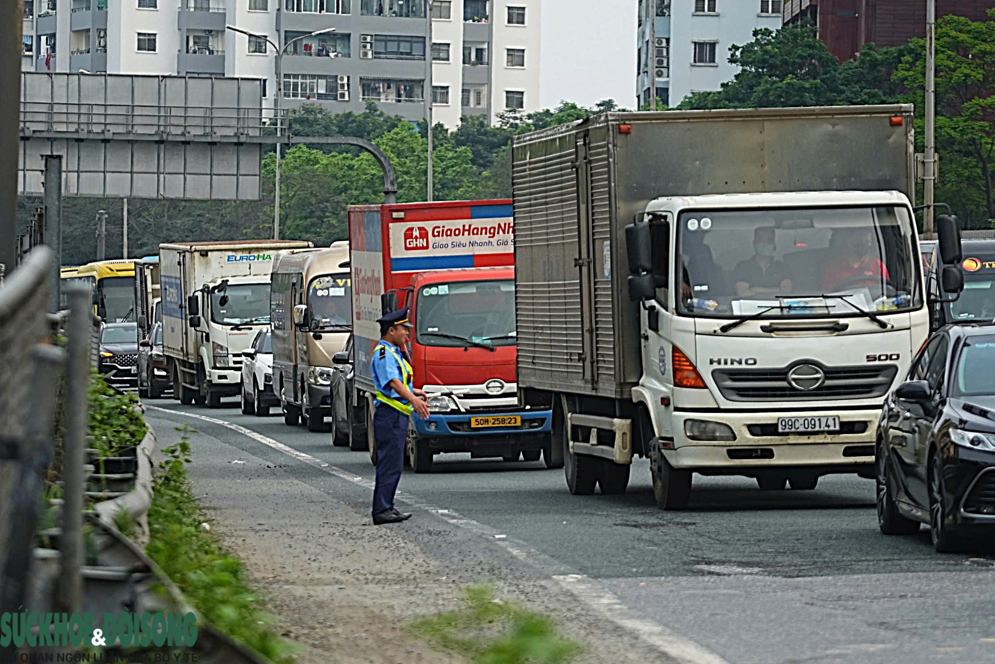 Kết thúc nghỉ lễ Giỗ Tổ Hùng Vương, cửa ngõ Hà Nội ken đặc phương tiện- Ảnh 6. Kết thúc nghỉ lễ Giỗ Tổ Hùng Vương, cửa ngõ Hà Nội ken đặc phương tiện- Ảnh 6.