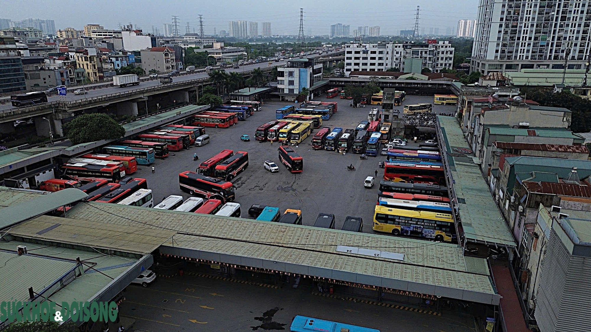 Kết thúc nghỉ lễ Giỗ Tổ Hùng Vương, cửa ngõ Hà Nội ken đặc phương tiện- Ảnh 8. Kết thúc nghỉ lễ Giỗ Tổ Hùng Vương, cửa ngõ Hà Nội ken đặc phương tiện- Ảnh 8.