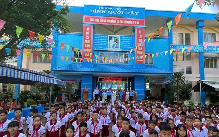 Hơn 100 học sinh tại TPHCM có triệu chứng đau bụng, nôn ói, nghi ngộ độc thực phẩm