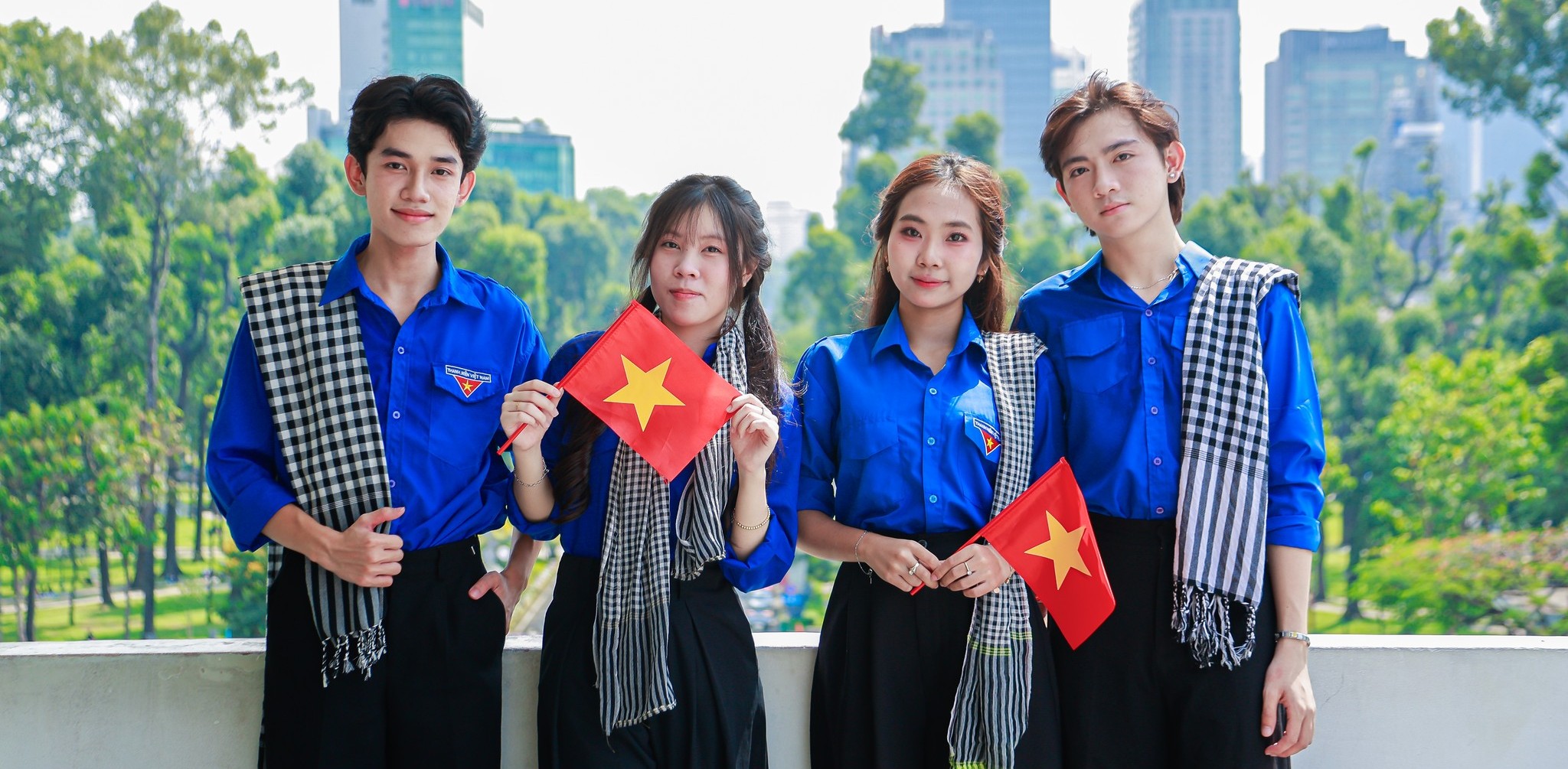 Người dân tấp nập mua vé tham quan, check-in Dinh Độc Lập dịp lễ 30/4- Ảnh 7. Người dân tấp nập mua vé tham quan, check-in Dinh Độc Lập dịp lễ 30/4- Ảnh 7.