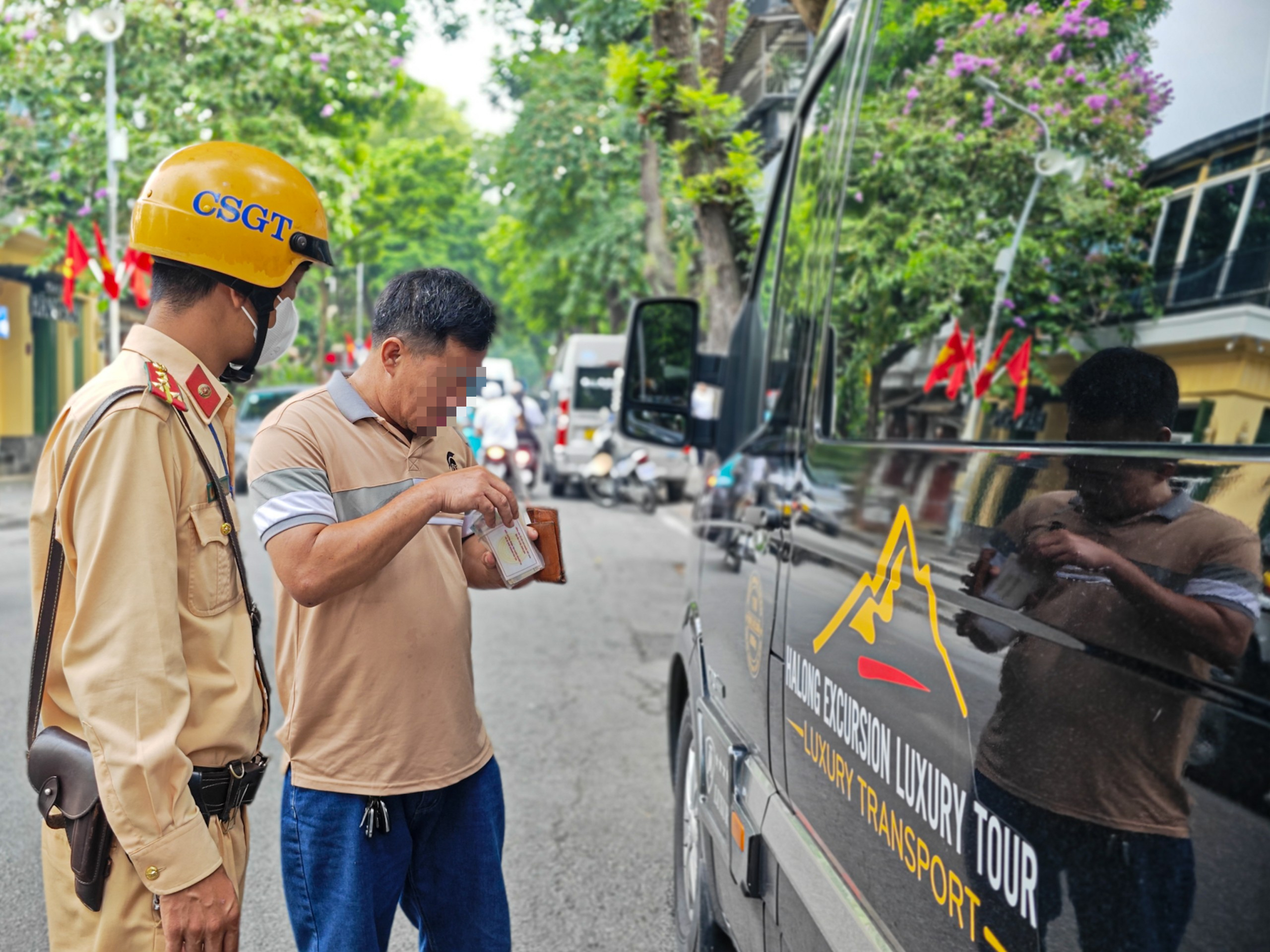 Rà soát xử phạt nặng với các trường hợp hết điểm, bị tước giấy phép vẫn lái xe - Ảnh 2. Rà soát xử phạt nặng với các trường hợp hết điểm, bị tước giấy phép vẫn lái xe - Ảnh 2.