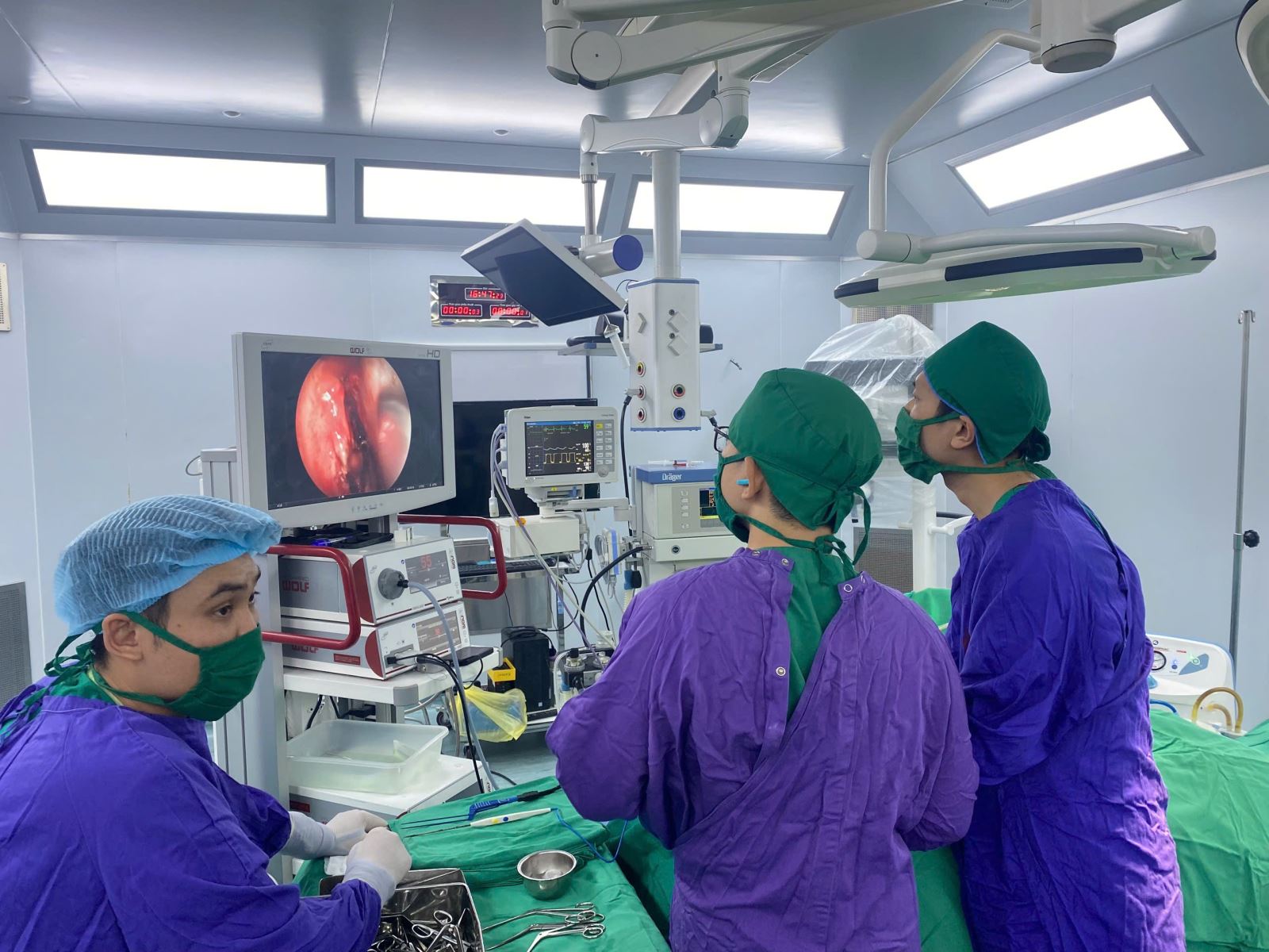 Vá rò dịch não tủy qua đường mũi, cứu 2 bệnh nhân trẻ- Ảnh 1. Vá rò dịch não tủy qua đường mũi, cứu 2 bệnh nhân trẻ- Ảnh 1.