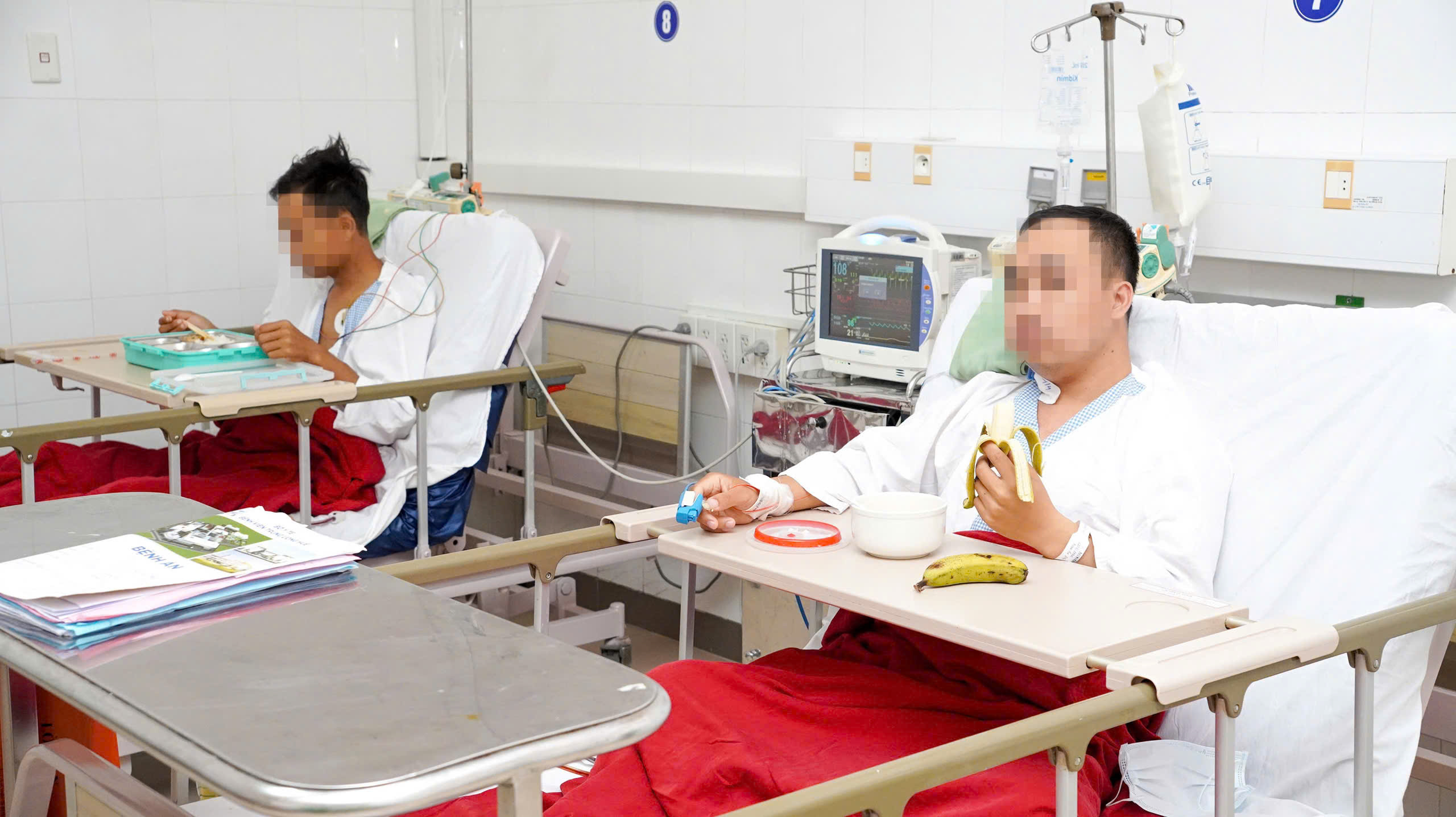 Gần 200 cán bộ y tế xuyên đêm ghép tạng, nối tiếp sự sống cho 6 bệnh nhân- Ảnh 4. Gần 200 cán bộ y tế xuyên đêm ghép tạng, nối tiếp sự sống cho 6 bệnh nhân- Ảnh 4.