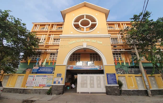 TPHCM: 25 ca nghi ngộ độc thực phẩm tại Trường tiểu học Đặng Thuỳ Trâm, có ca sốc, co giật- Ảnh 1. TPHCM: 25 ca nghi ngộ độc thực phẩm tại Trường tiểu học Đặng Thuỳ Trâm, có ca sốc, co giật- Ảnh 1.