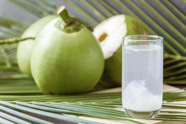 3 thời điểm uống nước dừa tốt nhất cho sức khỏe- Ảnh 1. 3 thời điểm uống nước dừa tốt nhất cho sức khỏe- Ảnh 1.